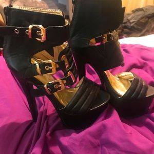 Amiclubwear faux leather heels